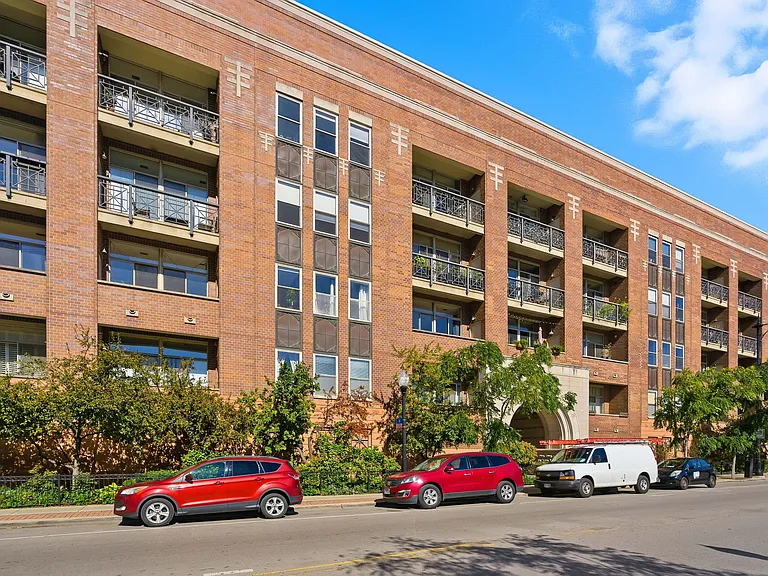 1350 W Fullerton Ave #511 — Photo 2