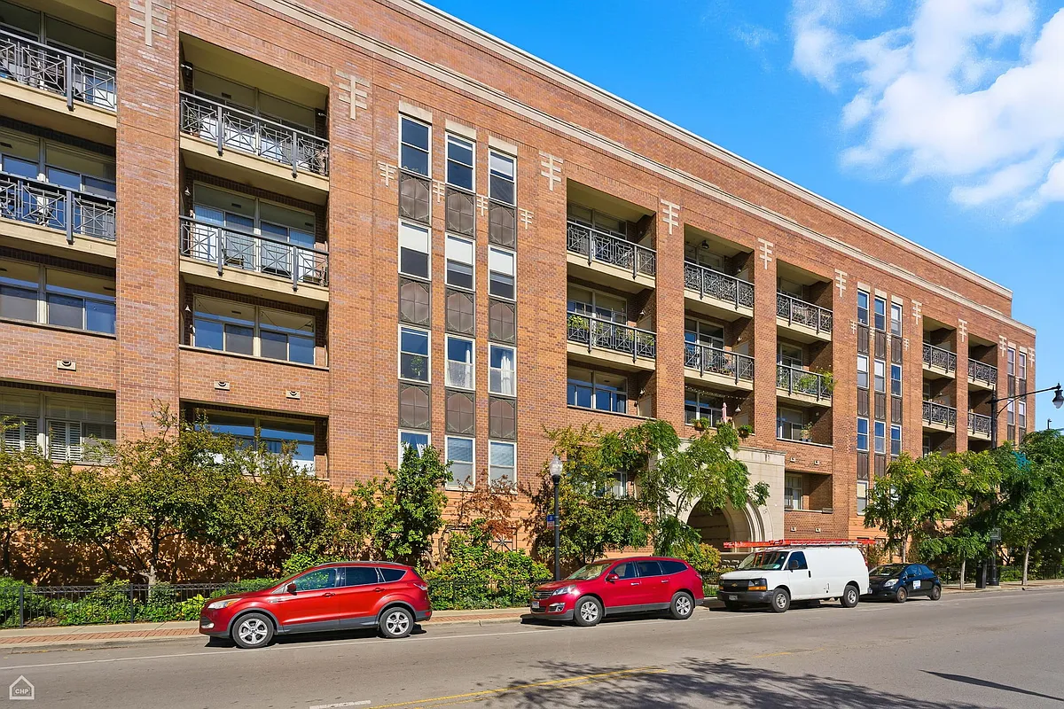 Building Photo - 1350 W Fullerton Ave #511