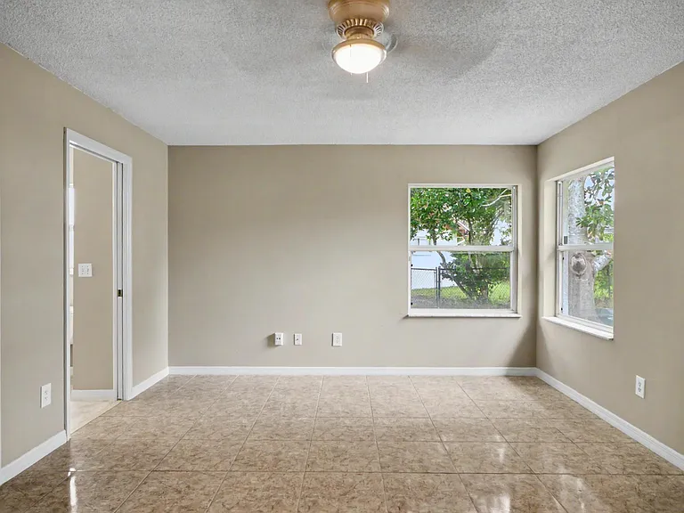4 Foxhall Ct — Photo 24