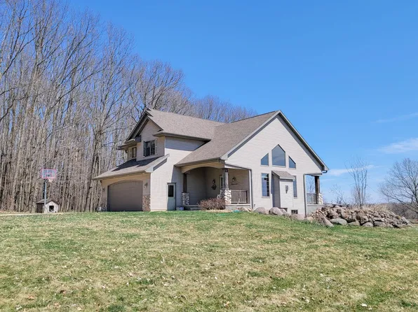 E7783 Island Rd, Manawa, WI 54949