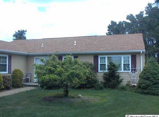 19 Leighton Ct, Toms River, NJ 08757