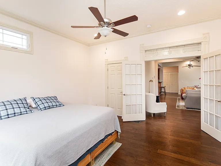 1502 Woodlawn Ave — Photo 48