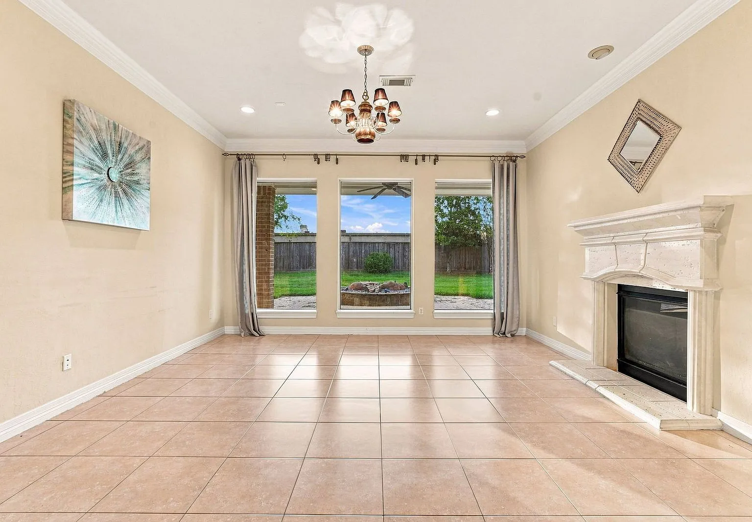 4 bed, 3.5 bath, 4000 sqft, $3,950 — Photo 4