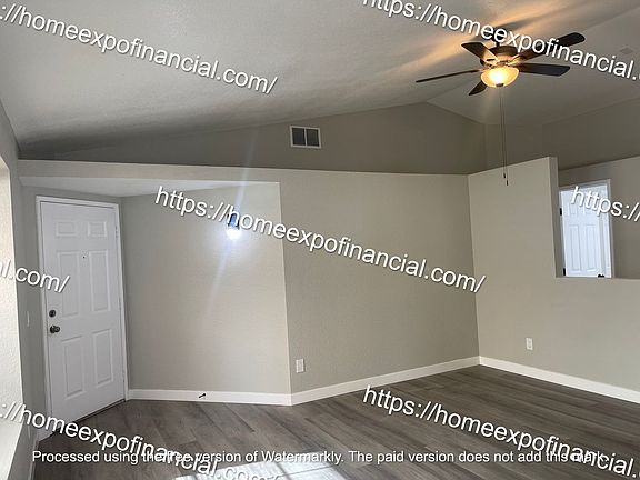 4th image of 946 Dolphin Dr