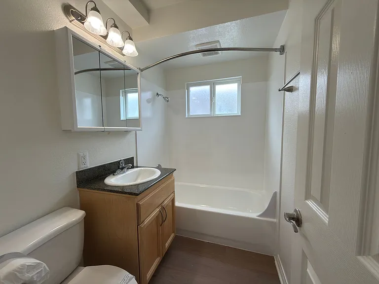 Pointe Pacific Apartment Homes — Photo 50