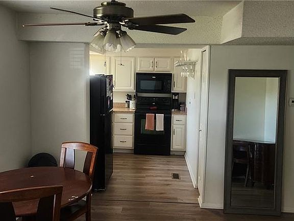 4th image of 8528 W 85th St