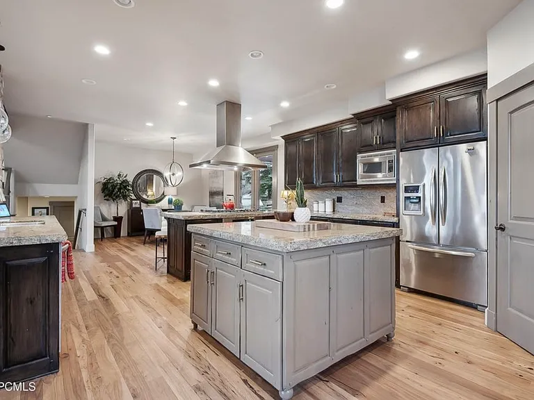 2060 Paddington Dr — Photo 12