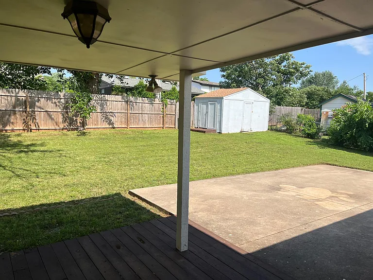 801 Wendy Ln — Photo 12