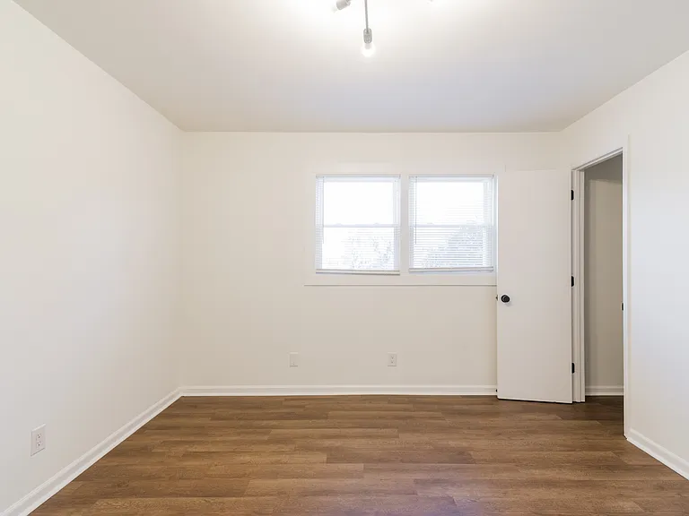 929 Cantwell St — Photo 13