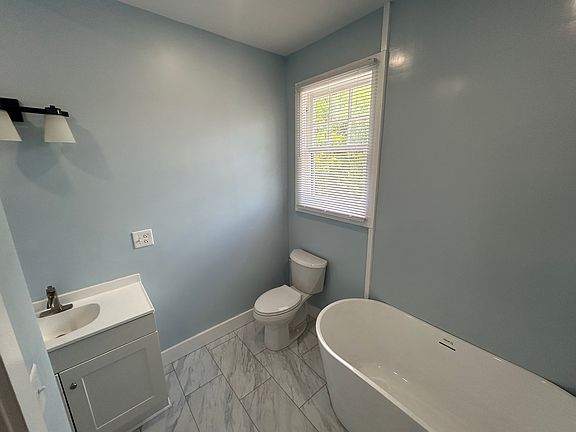 5th image of 171 Carlisle St