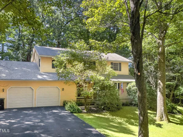 8 Seneca Drive, Averill Park, NY 12018