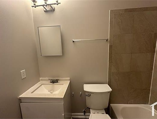 5th image of 2205 16th St SE APT 4