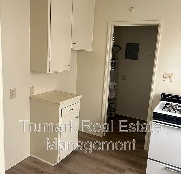 1451 E Broadway #B — Photo 4
