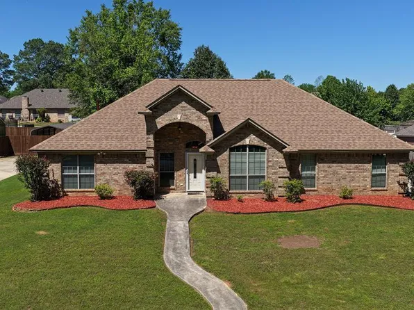 1027 Brown Dr, Wake Village, TX 75501