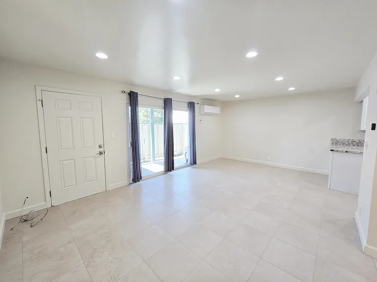 10218 Park Cir E #1 — Photo 2