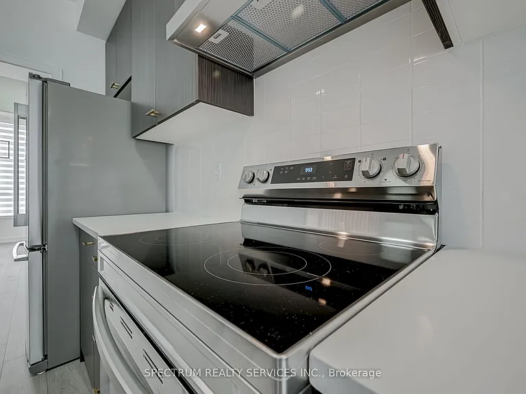 146 Blue Forest Cres — Photo 18