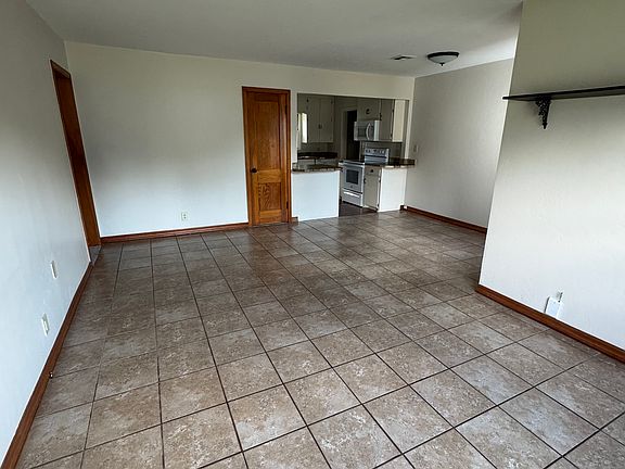 3rd image of 1417 W Hudson Dr