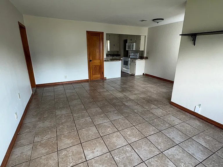 1417 W Hudson Dr — Photo 3