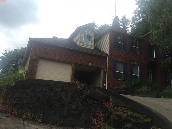 3rd image of 1698 SE McBrod Ave