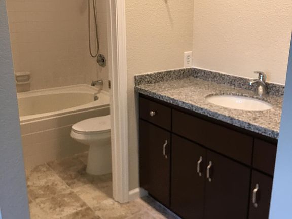 5th image of 1326 Oak Terrace Ct APT 13