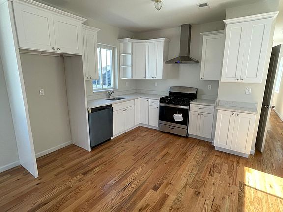 2nd image of 585 W Caswell Ave #1