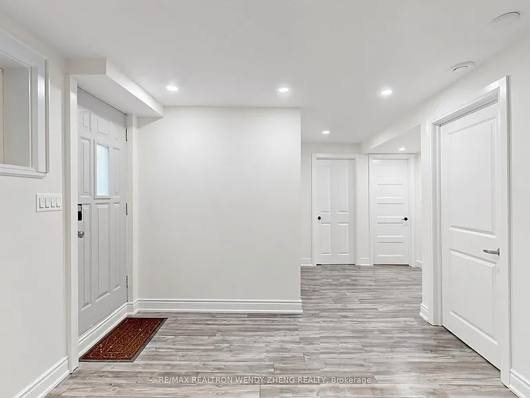 18 King Richard Ct #LOWER — Photo 12