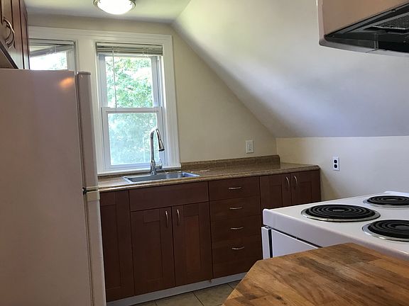 2nd image of 835 Edgewood Ave #3