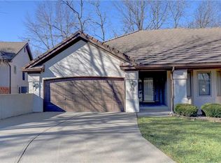 98 The Woodlands Dr, Kansas City, MO 64119