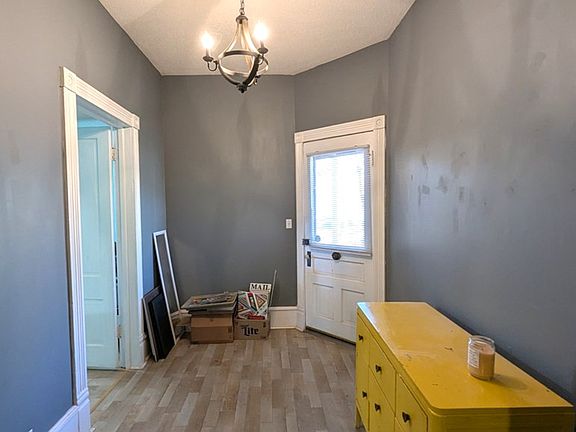 4th image of 331 Jackson St