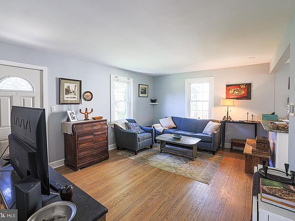 4th image of 5715 Greenspring Ave