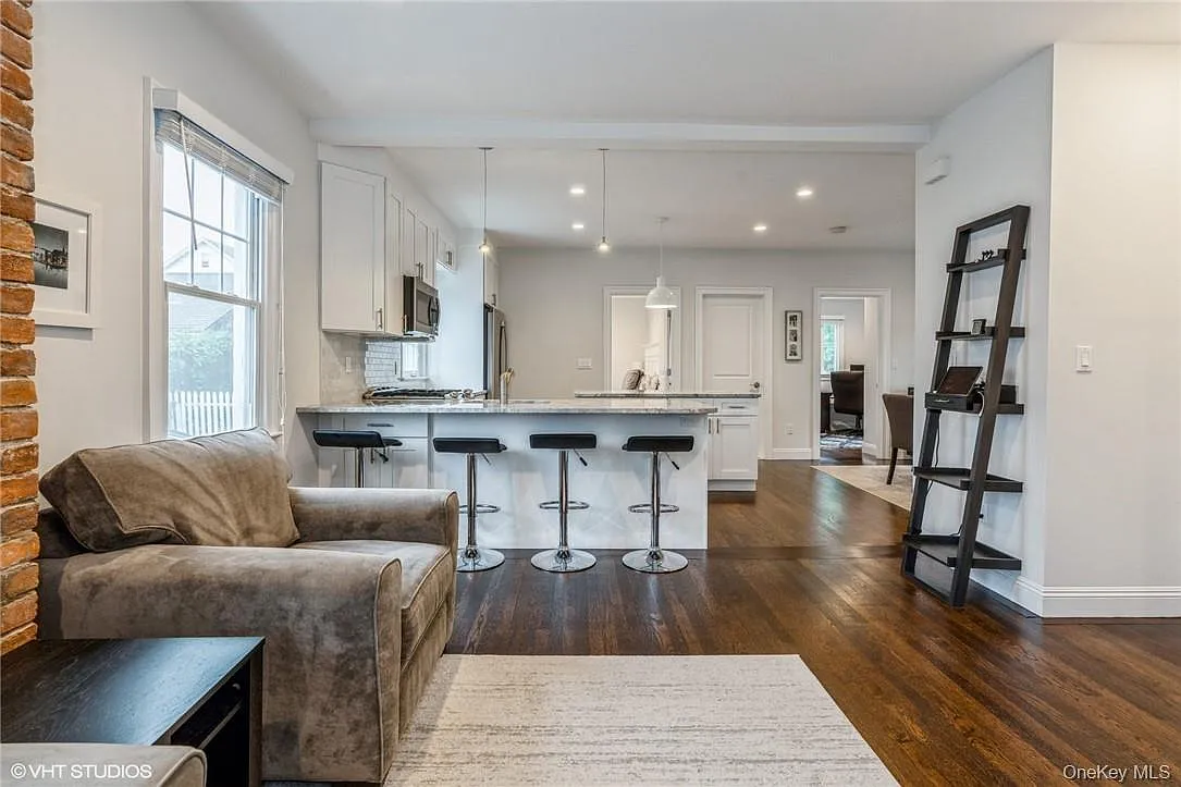 2 bed, 1035 sqft, $4,100 — Photo 4