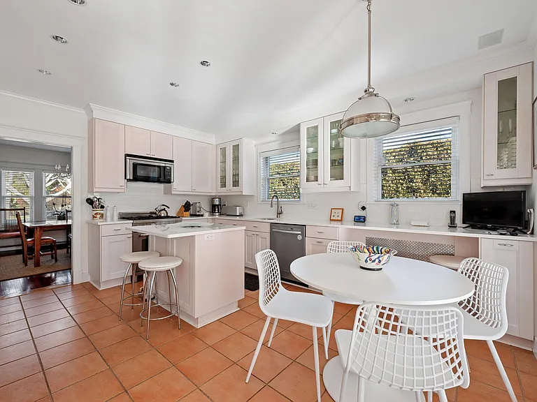 24 Jennings Ave — Photo 17