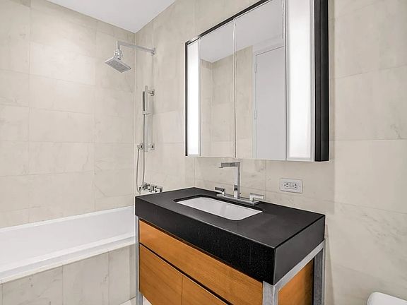 3rd image of 75 Wall St APT 27J