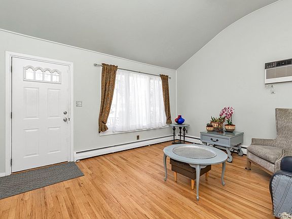 5th image of 106 Green Avenue