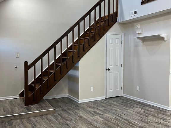 2nd image of 3228 Creekside Dr