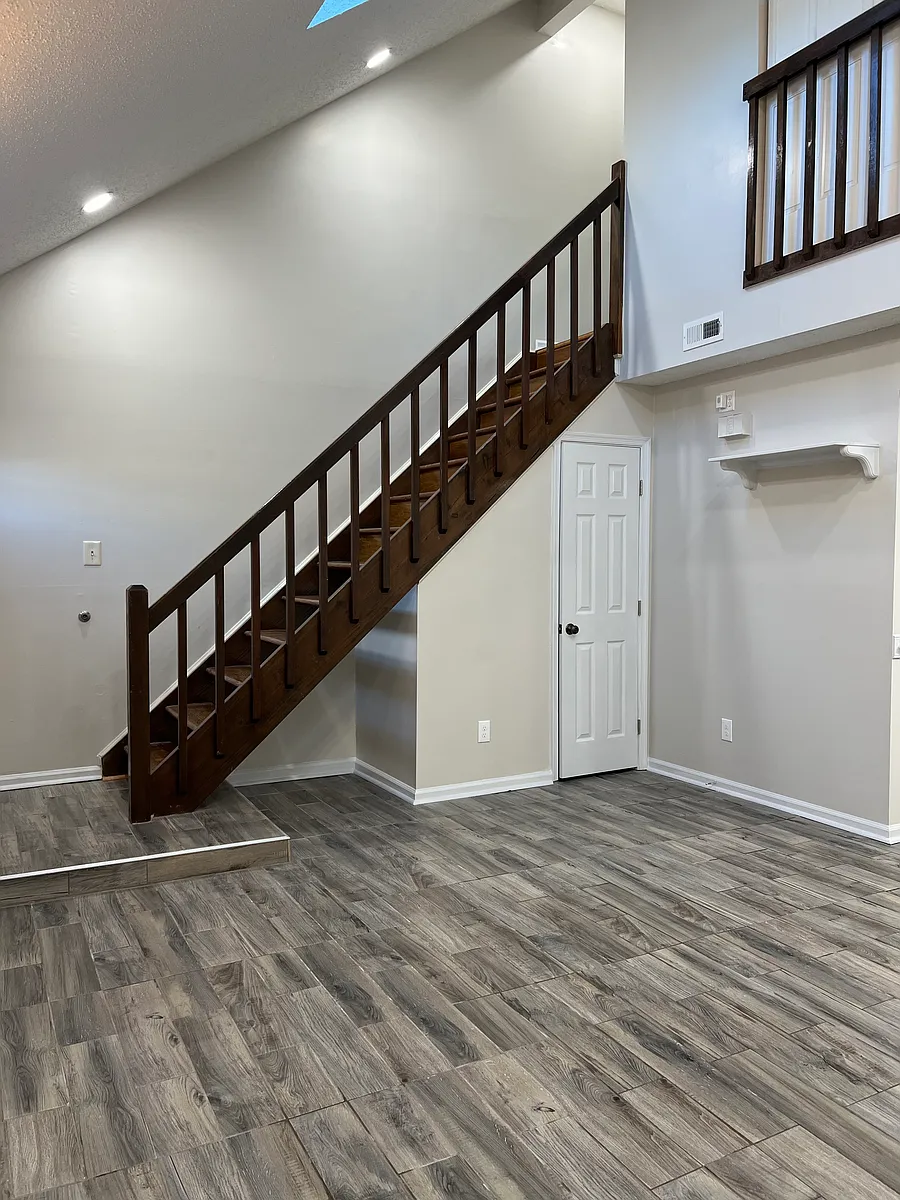 Building Photo - 3228 Creekside Dr