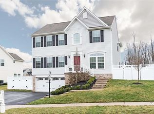 247 Foxwood Rd, Coraopolis, PA 15108