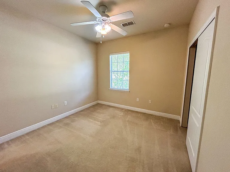 2942 SW 35th Pl #32 — Photo 17