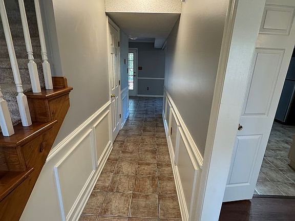 4th image of 4573 Oxford Dr