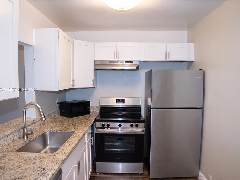 4240 Woodside Dr #4 — Photo 22