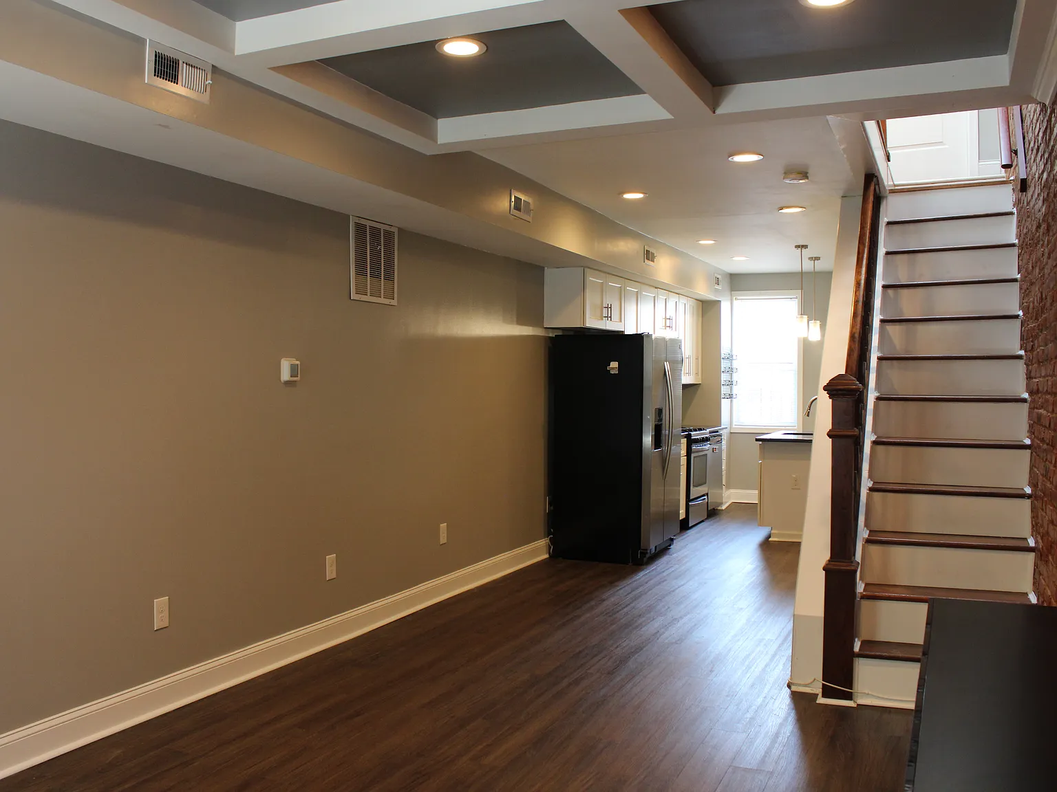 152 N Ellwood Ave — Photo 4