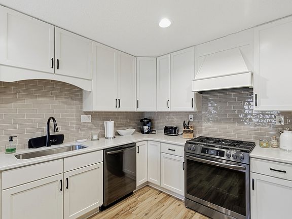 2nd image of 12 Thornwood Ct #0