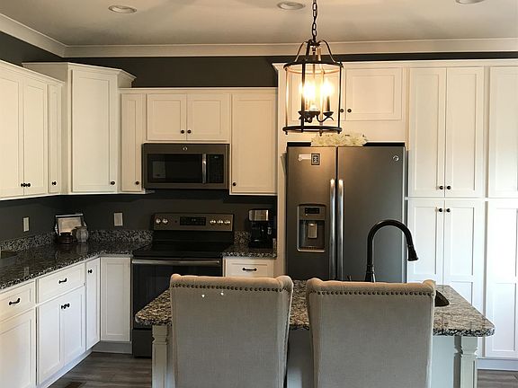 4th image of 182 Holly Ct