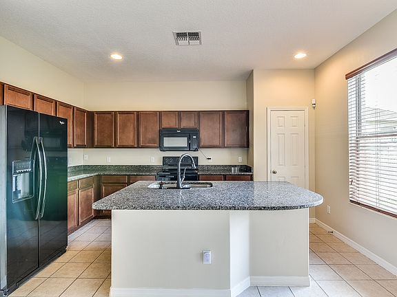 2nd image of 3038 Cameron Dr
