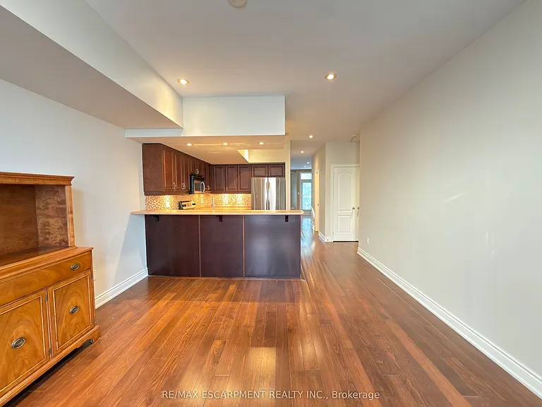 2085 Pine St — Photo 13