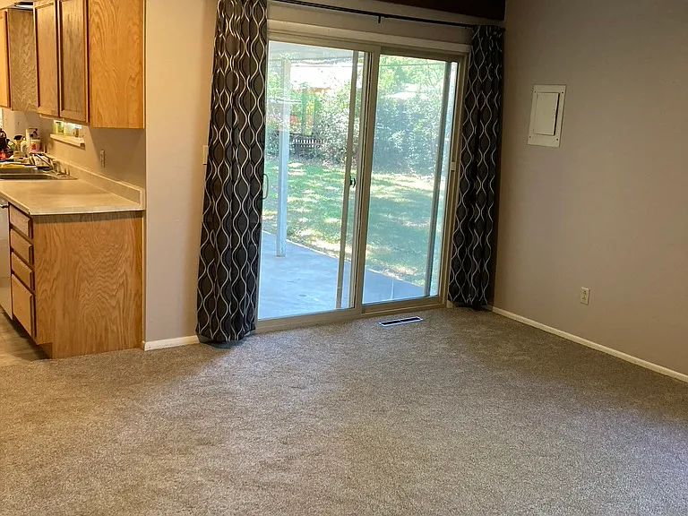 1213 Skyline Dr — Photo 7