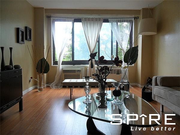 2nd image of 185 Hall St APT 605