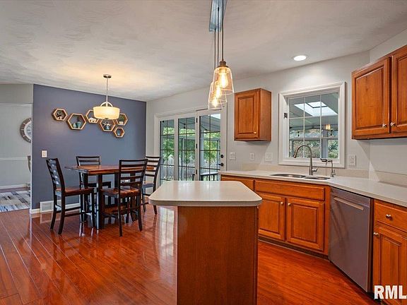 4th image of 306 Dover Dr