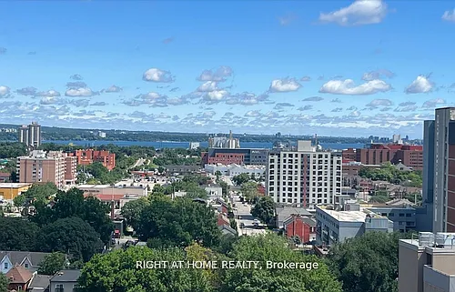 212 King William St E Photo 1