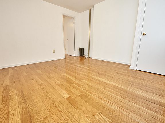 3rd image of 138 Eldridge St APT 5D